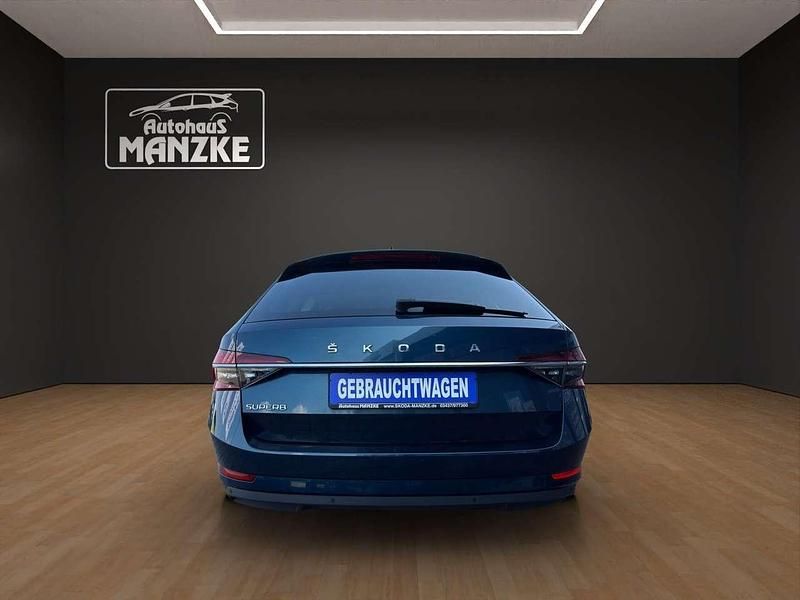Gebraucht Skoda Superb Style 190 PS (139 kW) 2023 Lavablau metallic Kombi