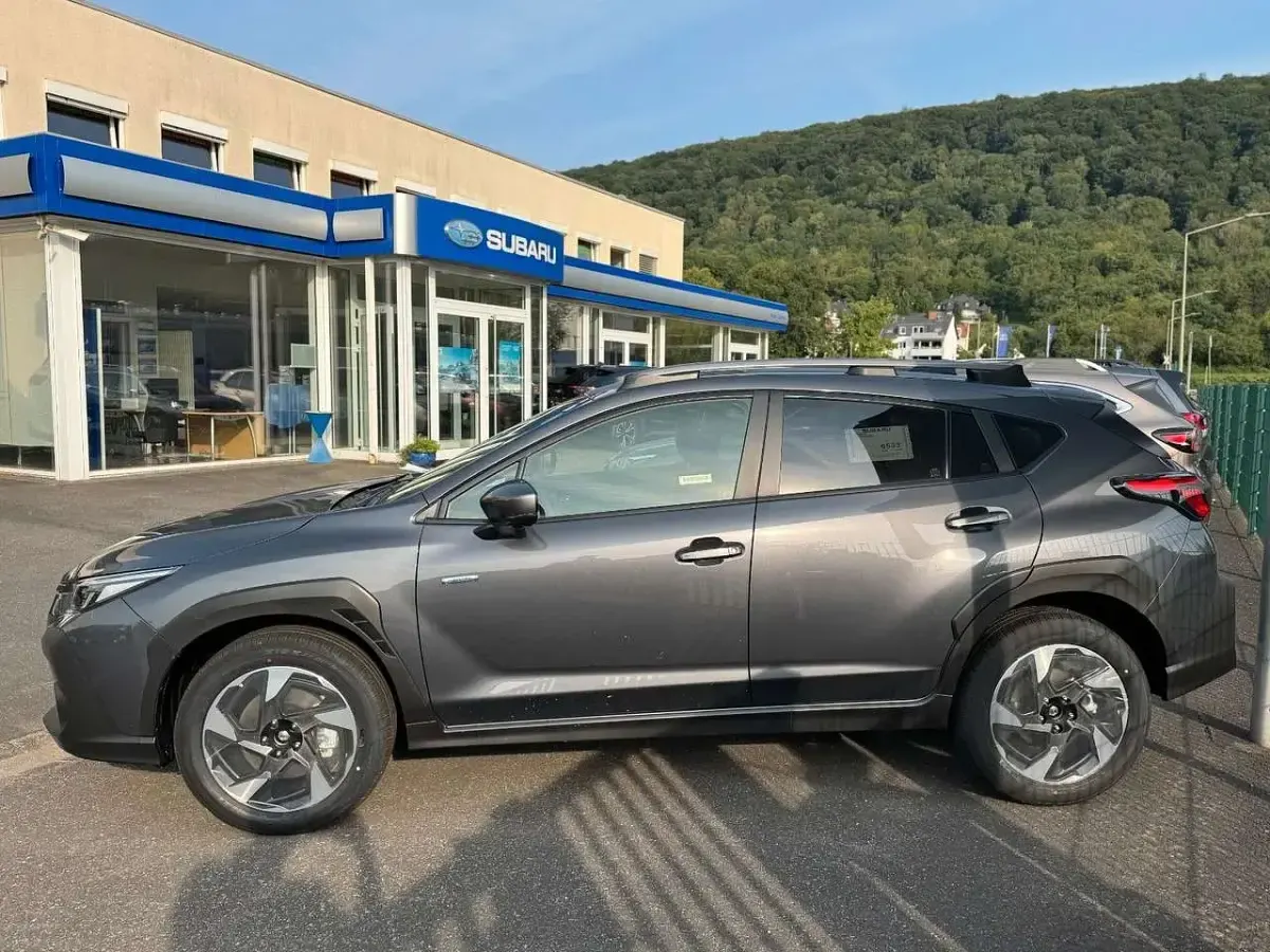 Neu Subaru Crosstrek Premium 136 PS (100 kW) 2025 Grau SUV