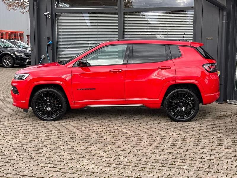 Gebraucht Jeep Compass Altitude 131 PS (96 kW) 2023 Rot SUV