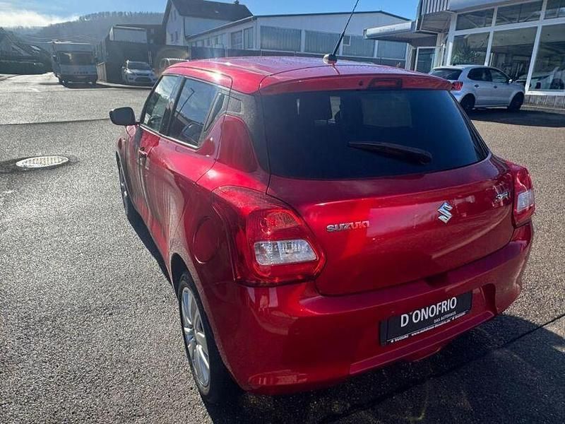 Gebraucht Suzuki Swift Comfort 90 PS (66 kW) 2018 Burning red pearl metallic Kleinwagen