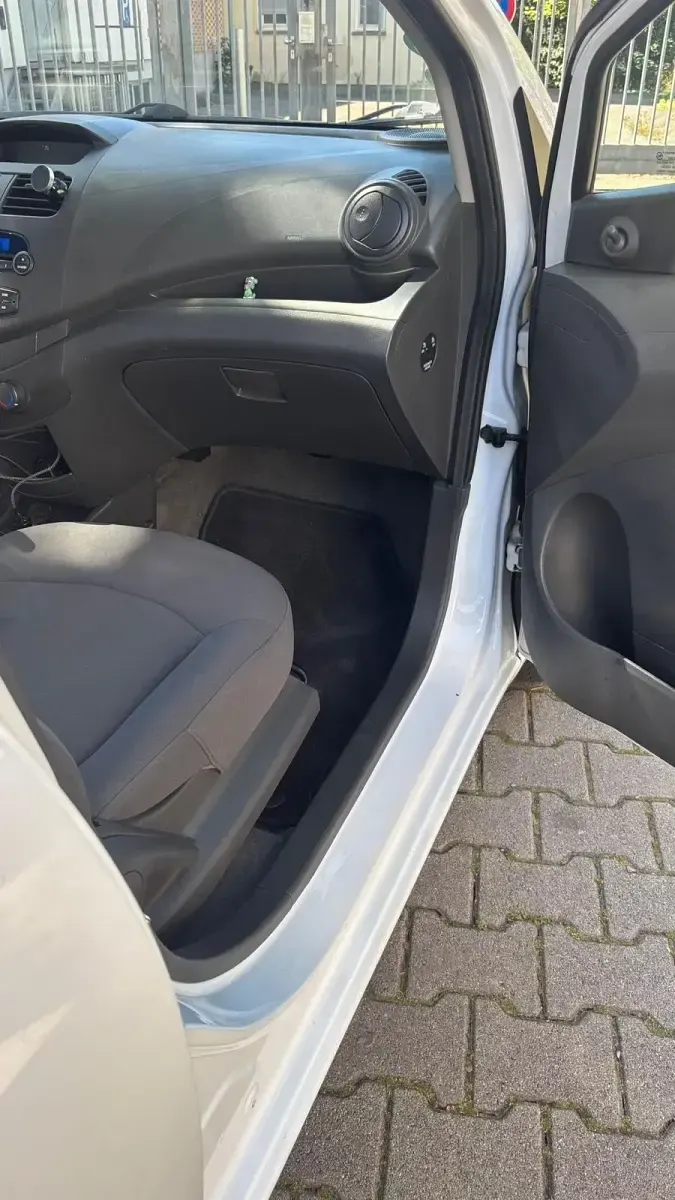 Gebraucht Chevrolet Spark 70 PS (51 kW) 2010 Weiß Kleinwagen
