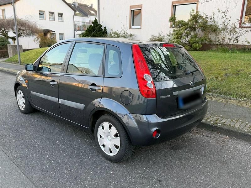Gebraucht Ford Fiesta Ambiente 69 PS (50 kW) 2007 Grau Kleinwagen