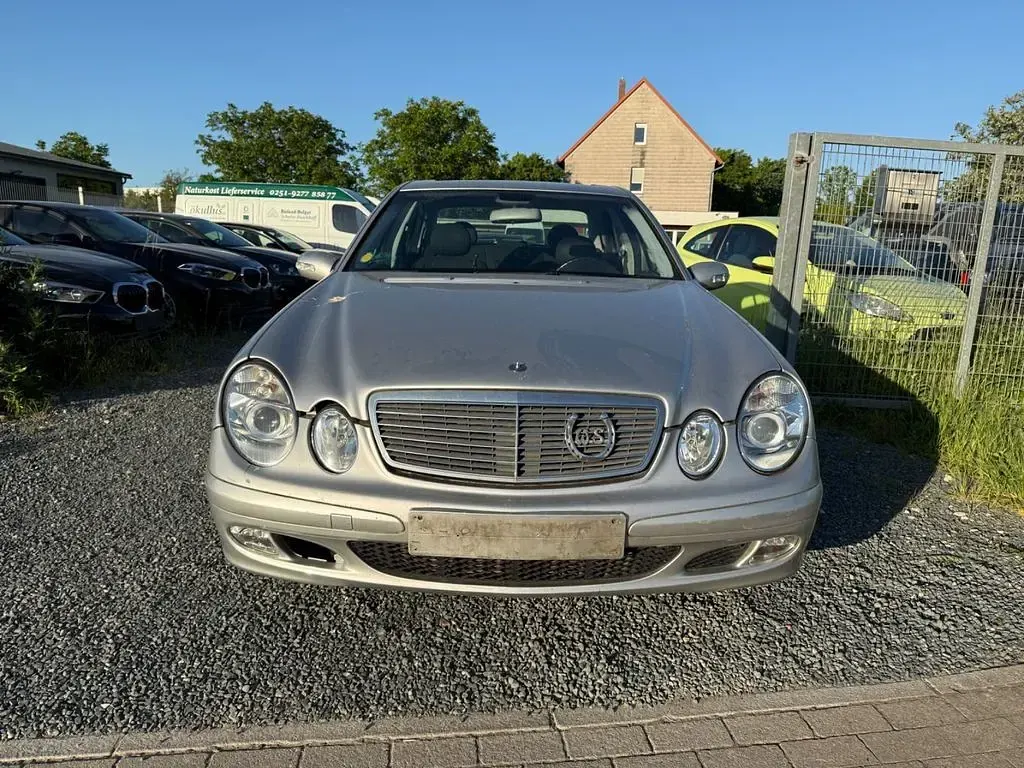 Gebraucht Mercedes E200 163 PS (119 kW) 2003 Brillantsilber Limousine