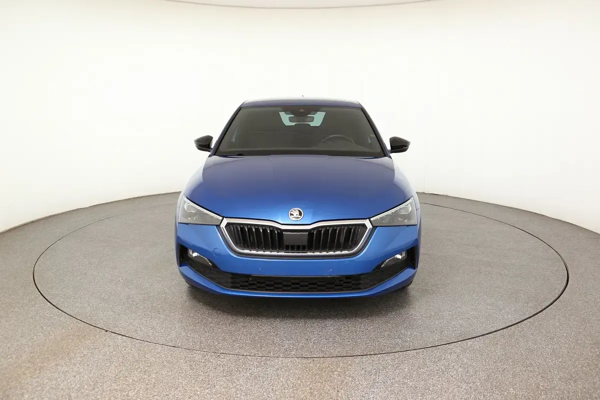 Gebraucht Skoda Scala Style 150 PS (110 kW) 2020 Modra race/race blue Kleinwagen