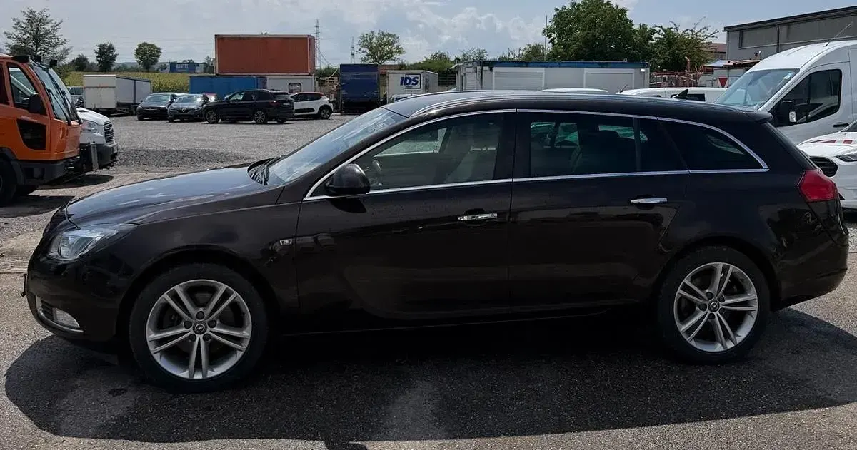 Gebraucht Opel Insignia 220 PS (161 kW) 2011 Braun Kombi