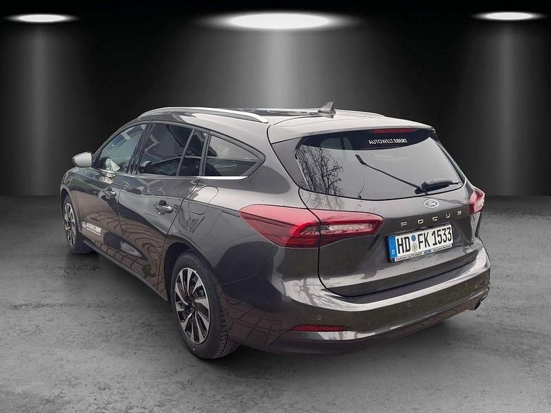Gebraucht Ford Focus Titanium 125 PS (91 kW) 2025 Grau Limousine