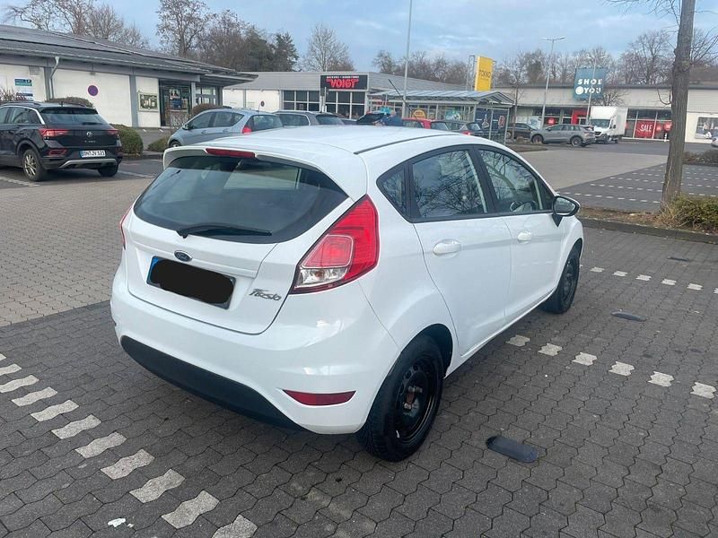 Gebraucht Ford Fiesta Titanium 82 PS (60 kW) 2015 Weiß Kleinwagen