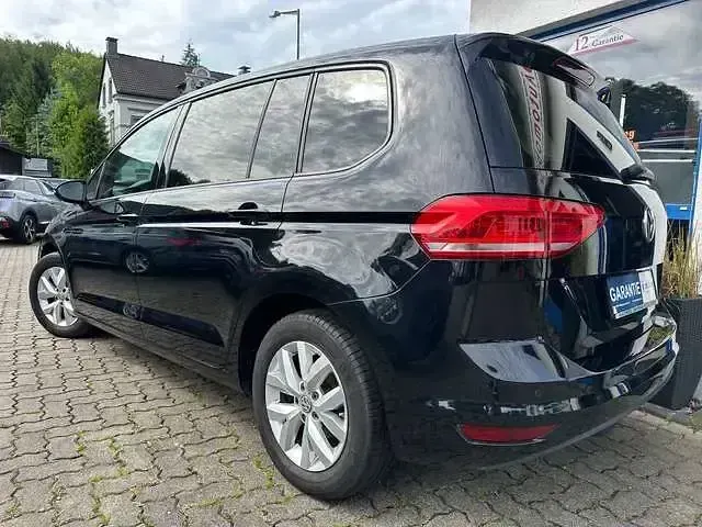 Gebraucht VW Touran S 116 PS (85 kW) 2017 Deep black perleffekt Van / Kleinbus