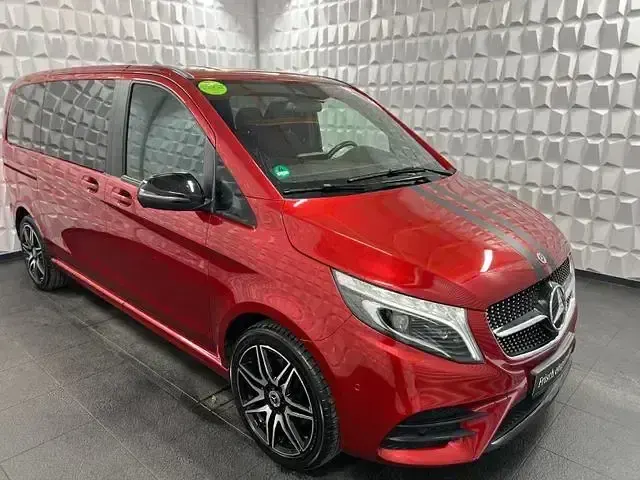 Gebraucht Mercedes V300 AMG 237 PS (174 kW) 2022 Rot Van / Kleinbus