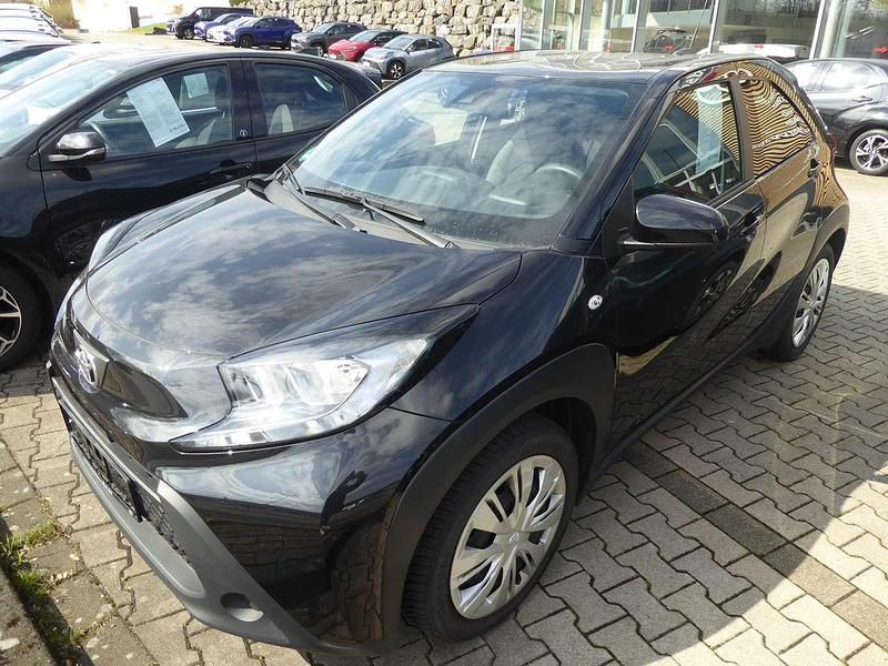 Gebraucht Toyota Aygo X Play 72 PS (52 kW) 2023 Mysticschwarz SUV