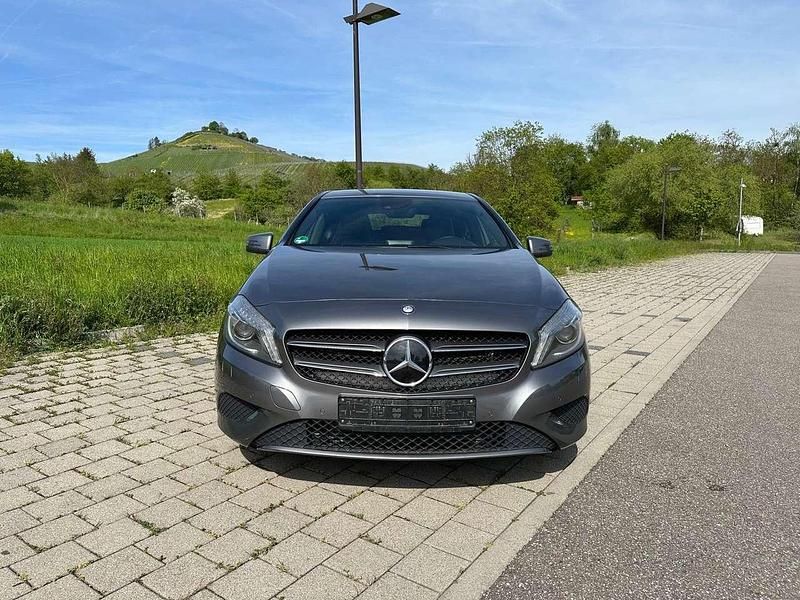 Gebraucht Mercedes A180 122 PS (89 kW) 2013 Grau Kleinwagen