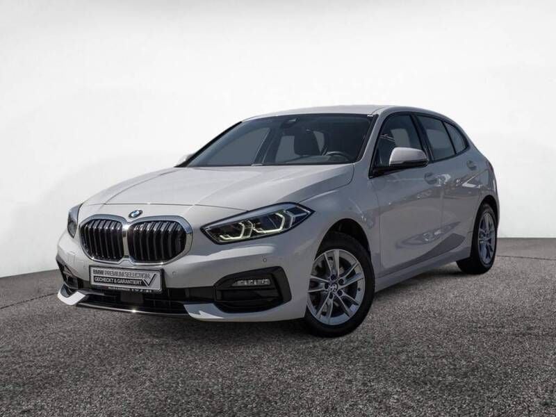 Alpinweiss iii Gebraucht 2023 BMW 118 Sport Line Kleinwagen | 24.450 € (Guter Preis) - Bild 1/4
