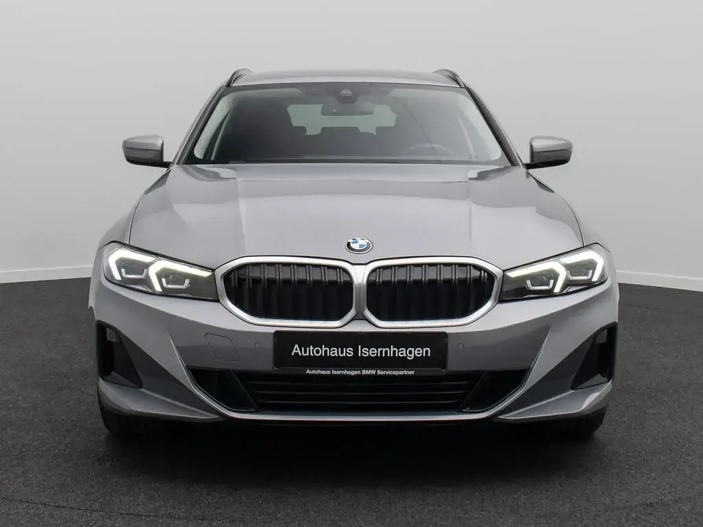 Gebraucht BMW 318 Sport Line 156 PS (114 kW) 2024 Grau Limousine