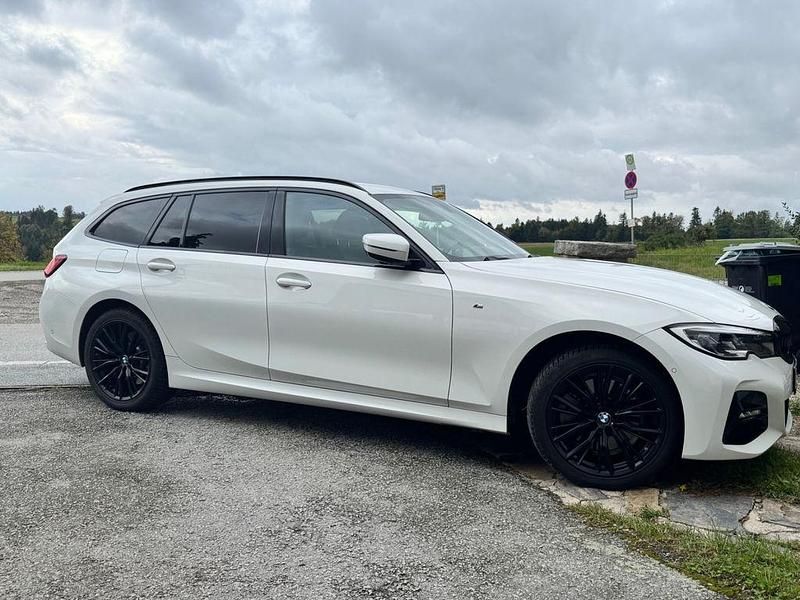 Gebraucht BMW 320e M Sport 204 PS (150 kW) 2021 Weiß Kombi