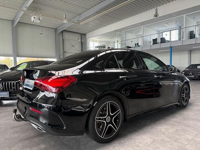 Gebraucht Mercedes A200 AMG 163 PS (119 kW) 2024 Schwarz Limousine