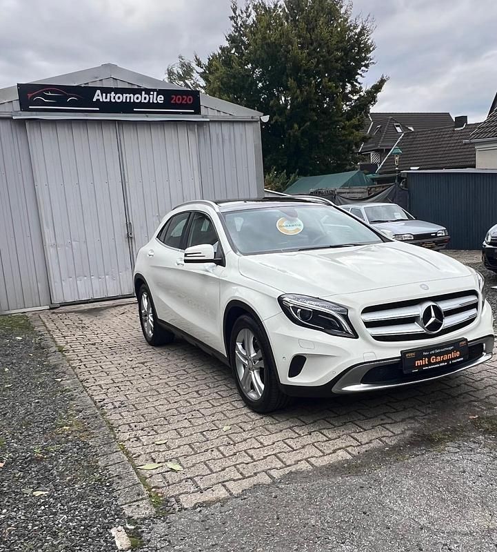 Weiß Gebraucht 2016 Mercedes GLA180 SUV | 16.999 € (Fairer Preis) - Bild 1/4