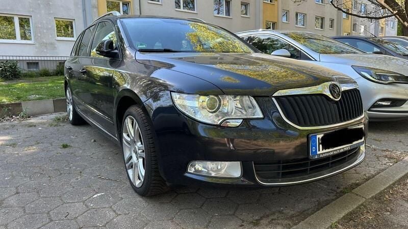 Gebraucht Skoda Superb 170 PS (125 kW) 2012 Schwarz Kombi