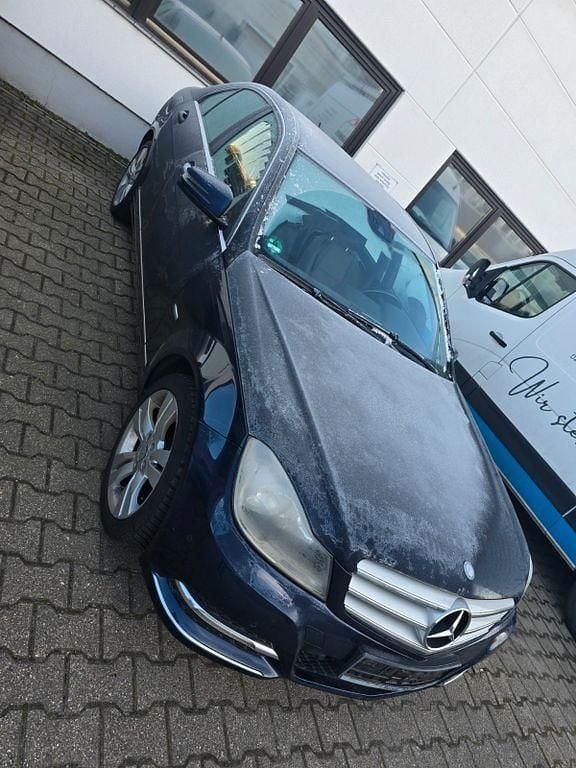 Gebraucht Mercedes C350 Elegance 306 PS (225 kW) 2011 Blau Limousine