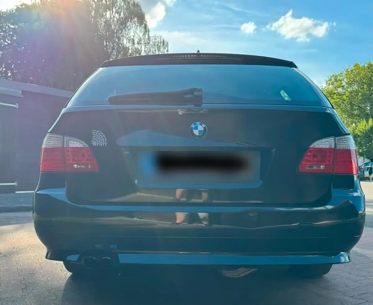 Gebraucht BMW 523 190 PS (139 kW) 2008 Schwarz Kombi