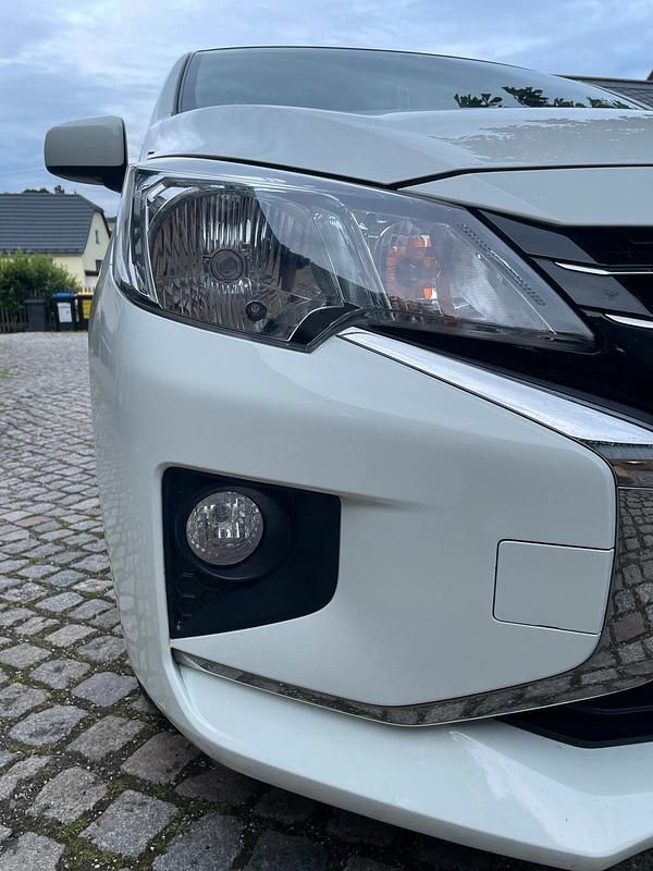 Weiß Gebraucht 2020 Mitsubishi Space Star Kleinwagen | 6.900 € (Guter Preis) - Bild 1/4