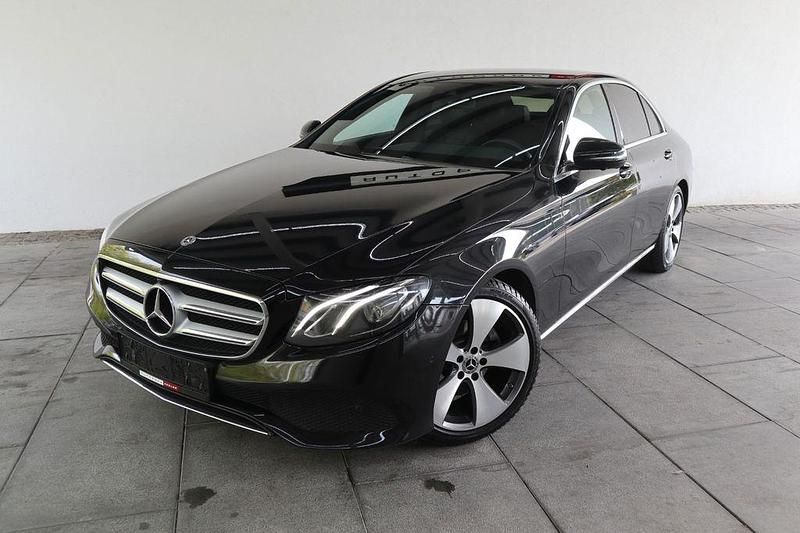 Schwarz Gebraucht 2017 Mercedes E220 Avantgarde Limousine | 22.880 € (Fairer Preis) - Bild 1/4