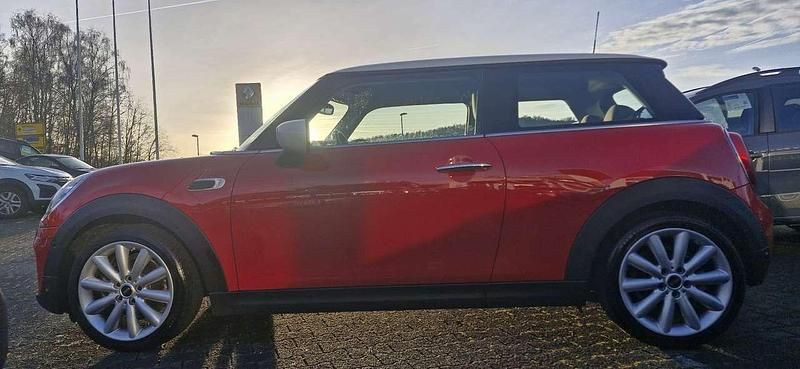 Gebraucht Mini Cooper 136 PS (100 kW) 2021 Chili red Kleinwagen