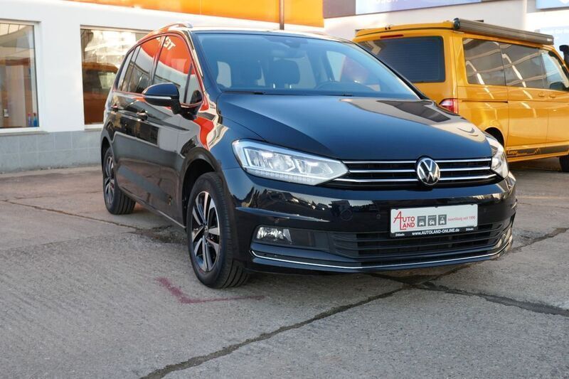 Schwarz Gebraucht 2021 VW Touran United Van / Kleinbus | 21.390 € (Guter Preis) - Bild 1/4
