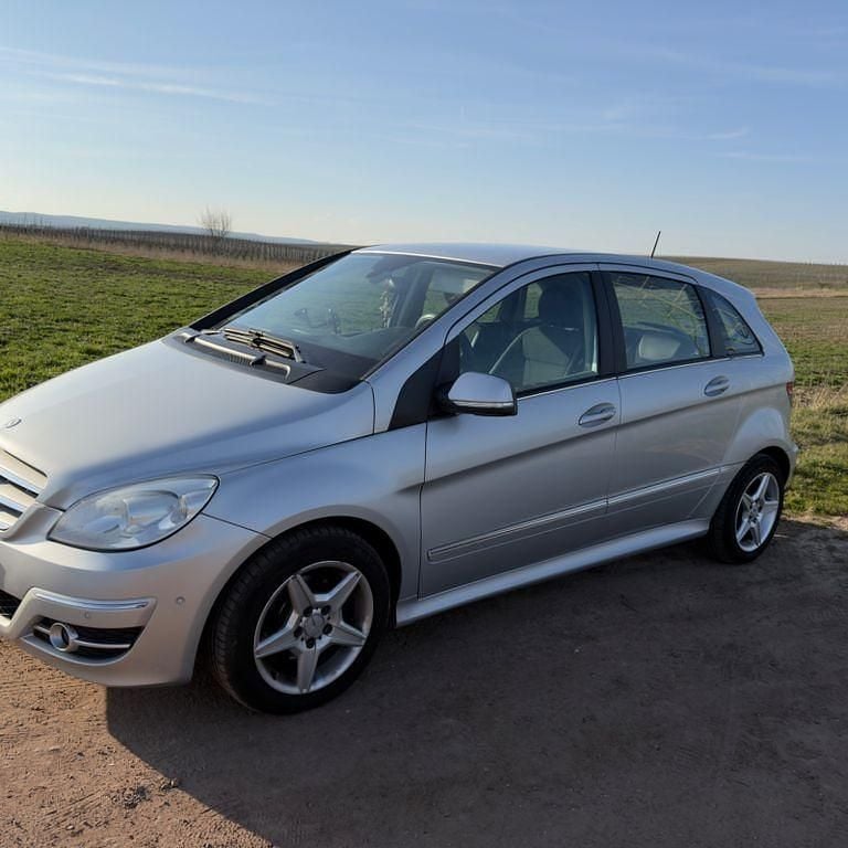 Gebraucht Mercedes B180 109 PS (80 kW) 2010 Silber Van / Kleinbus