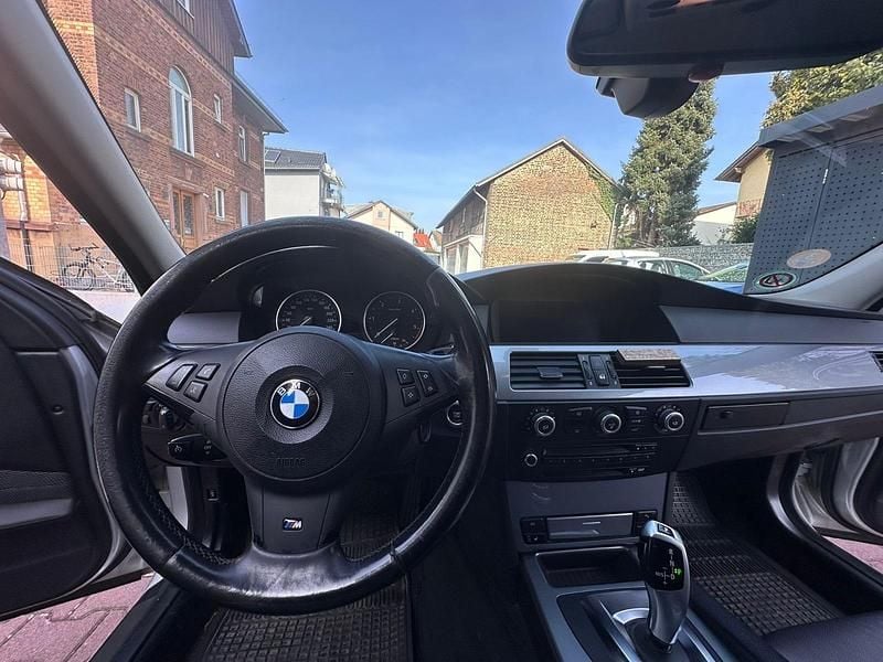 Gebraucht BMW 530 235 PS (172 kW) 2008 Silber Limousine