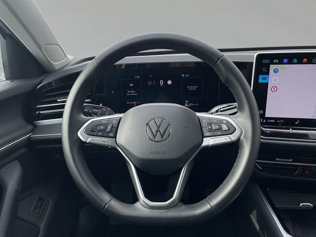 Gebraucht VW Passat Elegance 150 PS (110 kW) 2025 Silber Kombi