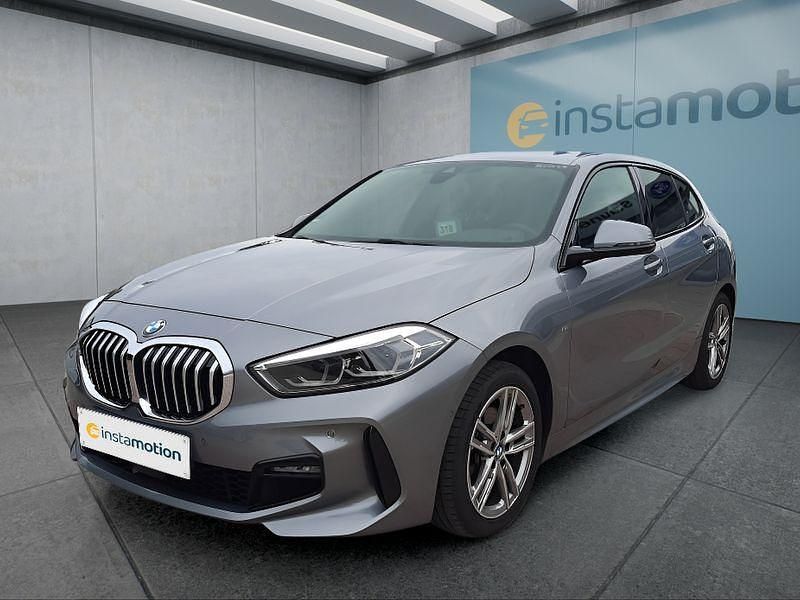 Grau Gebraucht 2023 BMW 118 M Sport Kleinwagen | 27.699 € (Teuer) - Bild 1/4