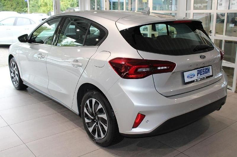 Neu Ford Focus Titanium 125 PS (91 kW) 2025 Silber Limousine