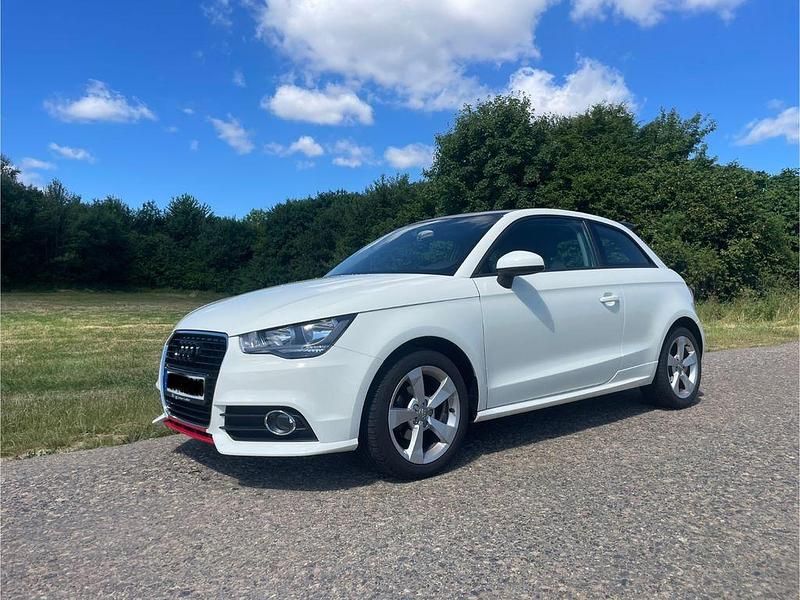 Weiß Gebraucht 2011 Audi A1 Attraction Kleinwagen | 6.400 € (Etwas zu teuer) - Bild 1/4