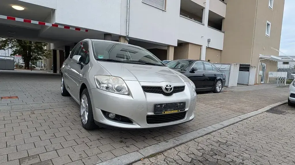 Gebraucht Toyota Auris Sol 124 PS (91 kW) 2007 Silber Kleinwagen