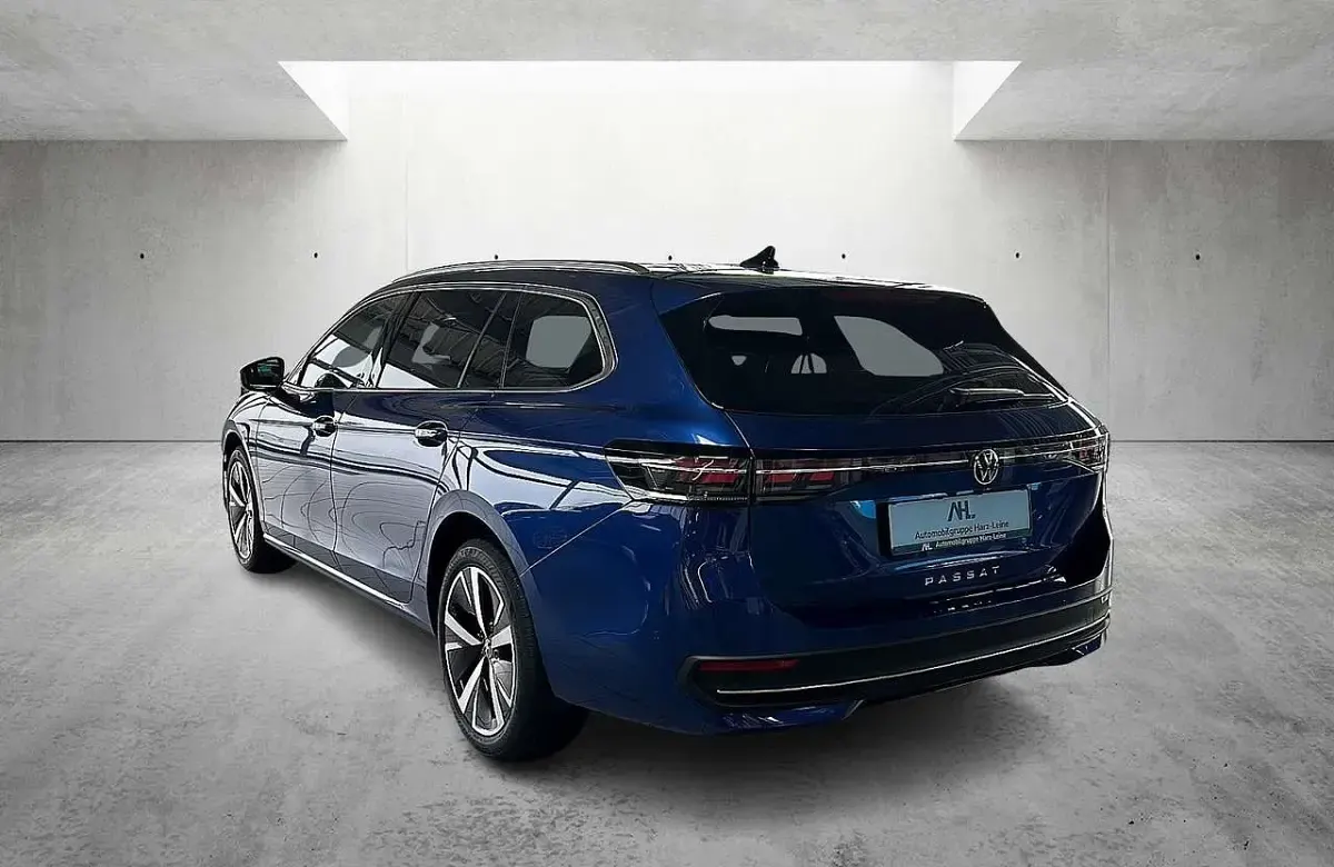 Gebraucht VW Passat IQ Drive 150 PS (110 kW) 2024 Blau Kombi