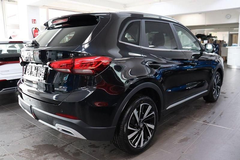 Neu MG ZS Luxury 197 PS (144 kW) 2025 Schwarz Limousine