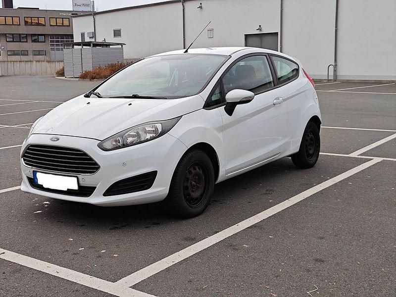 Weiß Gebraucht 2013 Ford Fiesta Trend Kleinwagen | 4.200 € (Fairer Preis) - Bild 1/4