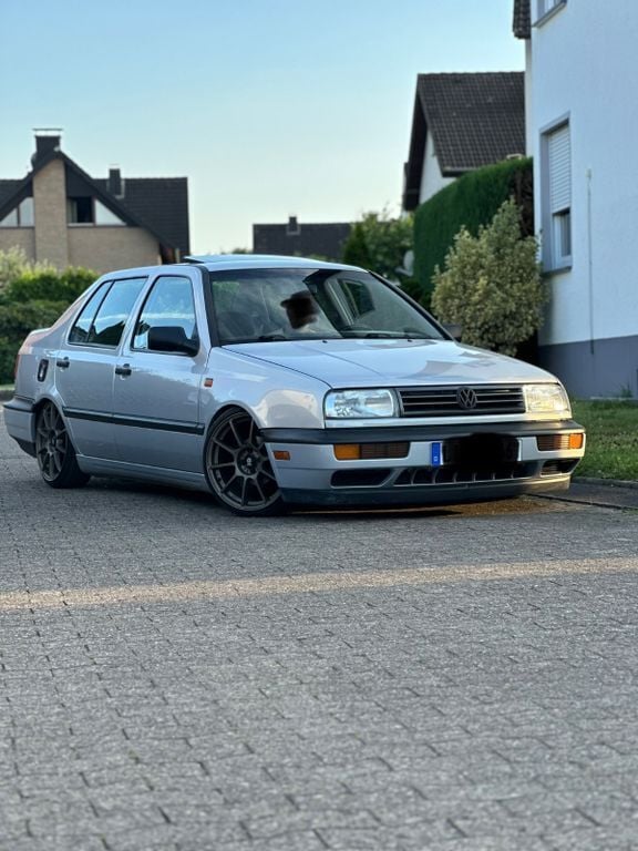 Grau Gebraucht 1994 VW Vento GT Limousine | 4.500 € - Bild 1/4