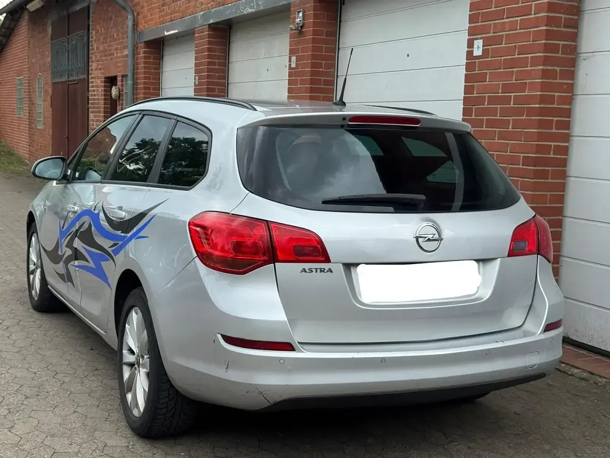 Gebraucht Opel Astra 110 PS (80 kW) 2012 Silber Kombi
