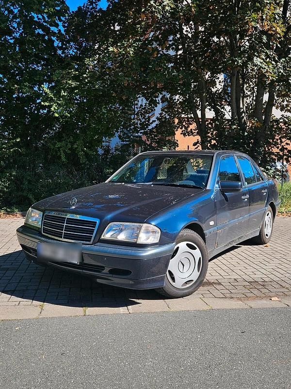 Schwarz Gebraucht 1999 Mercedes C180 Limousine | 2.390 € (Superpreis) - Bild 1/4