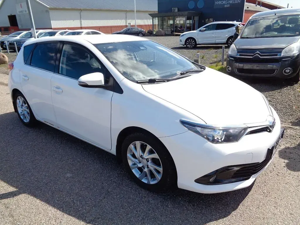 Gebraucht Toyota Auris 116 PS (85 kW) 2017 Weiß Limousine