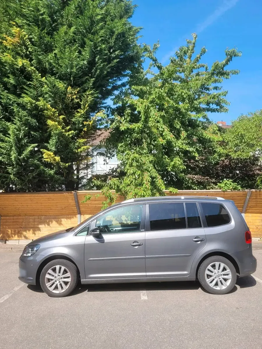 Gebraucht VW Touran 140 PS (102 kW) 2011 Grau Van / Kleinbus
