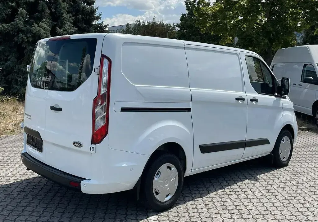 Gebraucht Ford 300 105 PS (77 kW) 2021 Weiß Van / Kleinbus