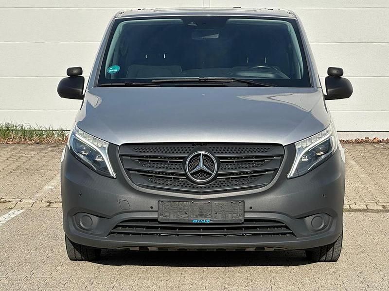 Second-hand Mercedes Vito 163 CP (119 kW) 2020 Argintiu Van
