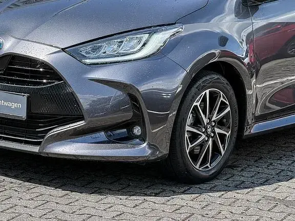 Gebraucht Toyota Yaris Basis 116 PS (85 kW) 2022 Marlingrau metallic Kleinwagen