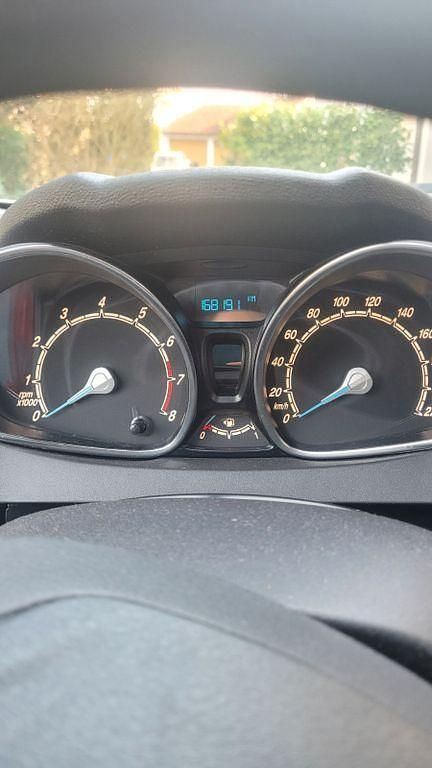 Gebraucht Ford Fiesta Titanium 101 PS (74 kW) 2013 Weiß Kleinwagen