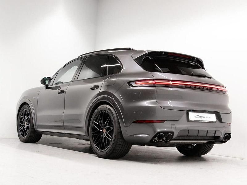 Gebraucht Porsche Cayenne 470 PS (345 kW) 2025 Grau SUV
