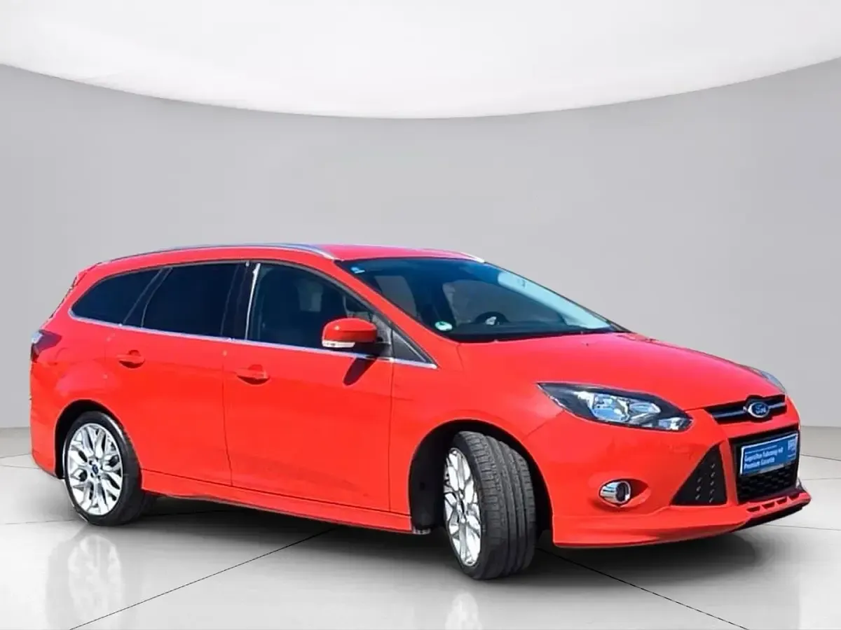 Używany Ford Focus S 150 KM (110 kW) 2013 Czerwony Kombi