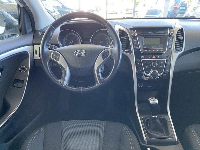 Gebraucht Hyundai i30 Edition 99 PS (72 kW) 2014 Creamy white Limousine