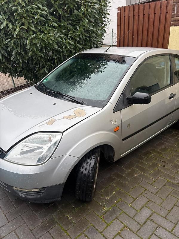 Gebraucht Ford Fiesta 60 PS (44 kW) 2004 Silber Kleinwagen